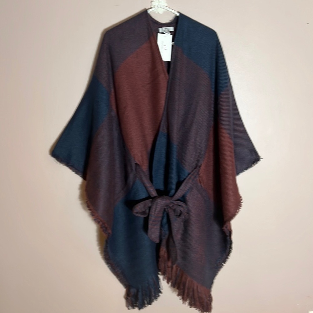 H Halston Ruana - Picture 3 of 10